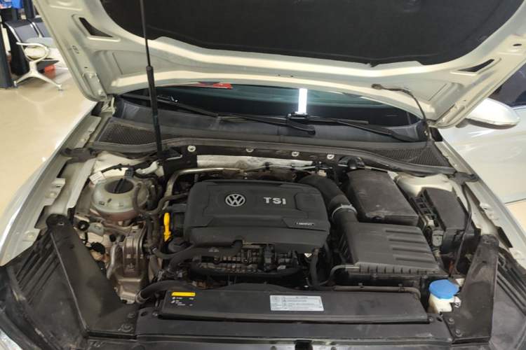 Used Volkswagen Magotan 2017 380TSI DSG Luxury Model Engine Bay