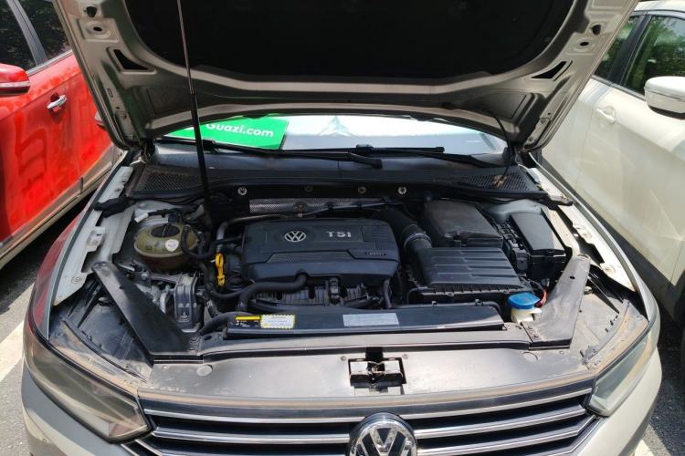 Used Volkswagen Magotan 2017 330TSI DSG Leading Model Engine Bay
