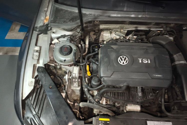 Used Volkswagen Magotan 2017 330TSI DSG Luxury Model Engine Bay Right