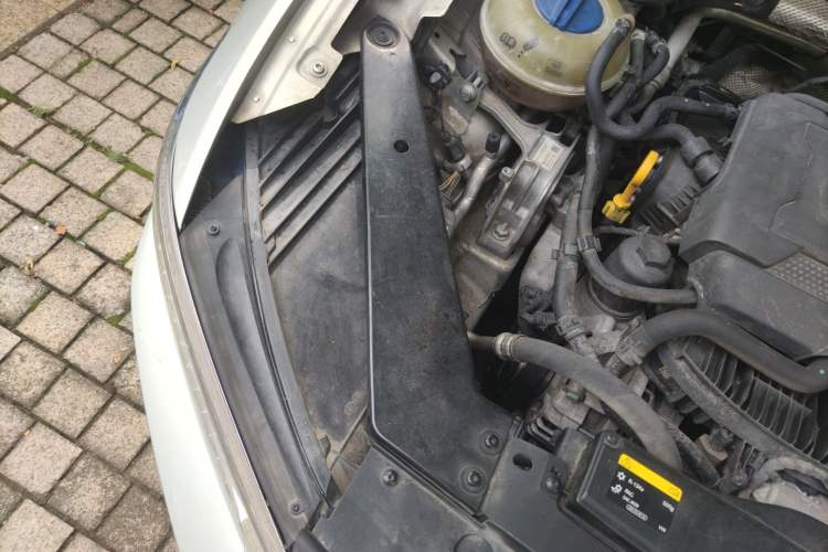 Used Volkswagen Magotan 2017 330TSI DSG Luxury Model Engine Bay Right