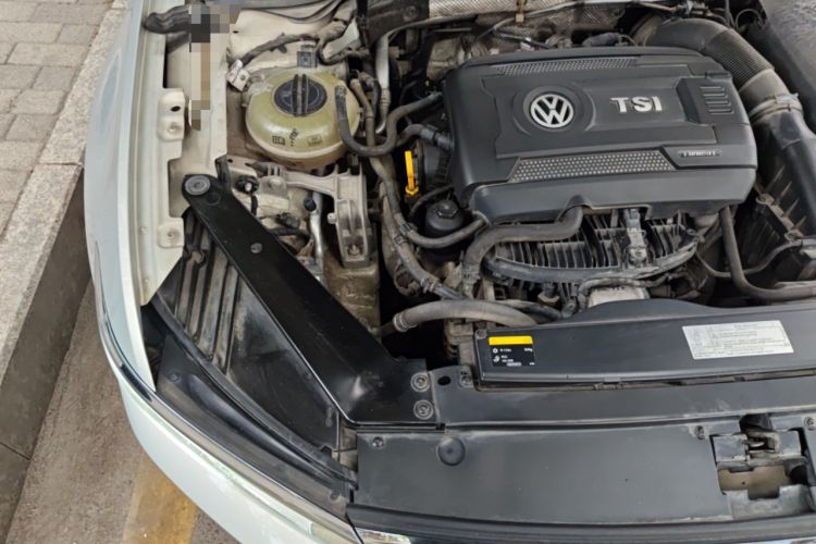 Used Volkswagen Magotan 2017 330TSI DSG Luxury Model Engine Bay Right