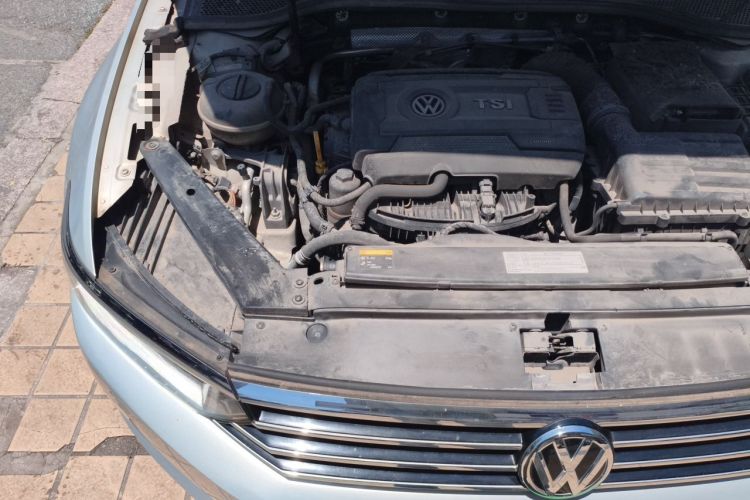 Used Volkswagen Magotan 2017 330TSI DSG Luxury Model Engine Bay Right
