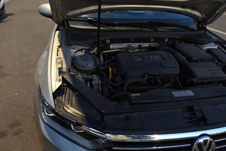 Used Volkswagen Magotan 2017 330TSI DSG Luxury Model Engine Bay Right