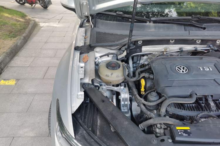 Used Volkswagen Magotan 2017 330TSI DSG Luxury Model Engine Bay Right