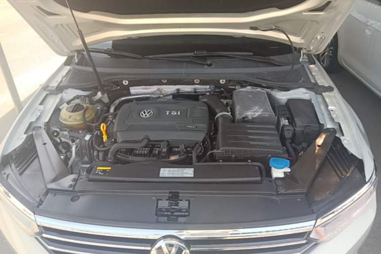 Used Volkswagen Magotan 2017 330TSI DSG Luxury Model Engine Bay