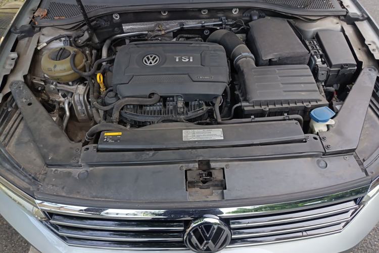 Used Volkswagen Magotan 2017 330TSI DSG Luxury Model Engine Bay