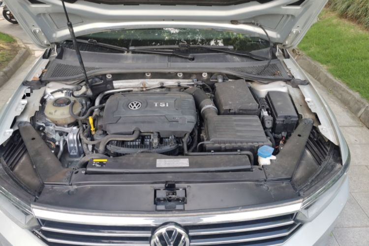 Used Volkswagen Magotan 2017 330TSI DSG Luxury Model Engine Bay