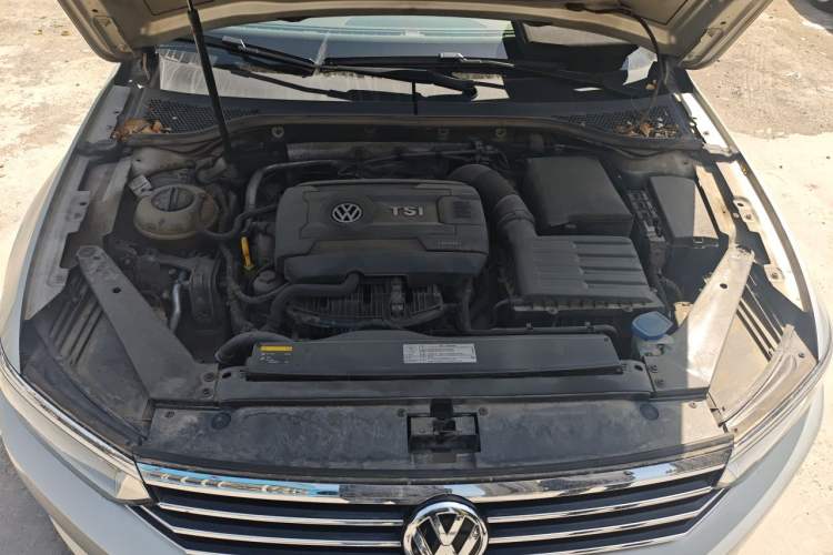 Used Volkswagen Magotan 2017 330TSI DSG Luxury Model Engine Bay