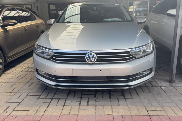 Used Volkswagen Magotan 2017 330TSI DSG Luxury Model Exterior 1