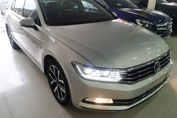 Used Volkswagen Magotan 2017 330TSI DSG Luxury Model Exterior 1