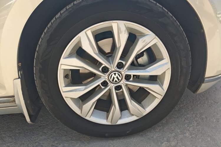 Used Volkswagen Magotan 2017 330TSI DSG Luxury Model Exterior 1