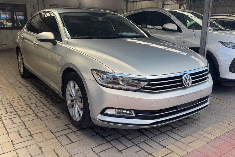Used Volkswagen Magotan 2017 330TSI DSG Luxury Model Exterior 2