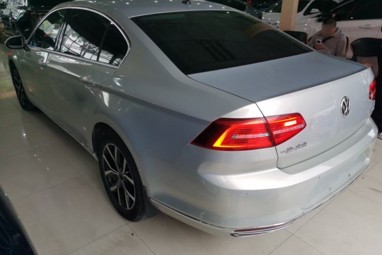 Used Volkswagen Magotan 2017 330TSI DSG Luxury Model Exterior 2
