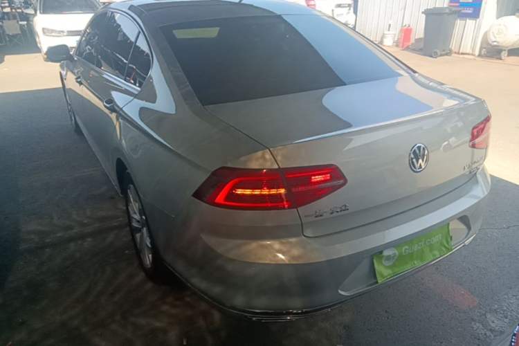 Used Volkswagen Magotan 2017 330TSI DSG Luxury Model Exterior 2