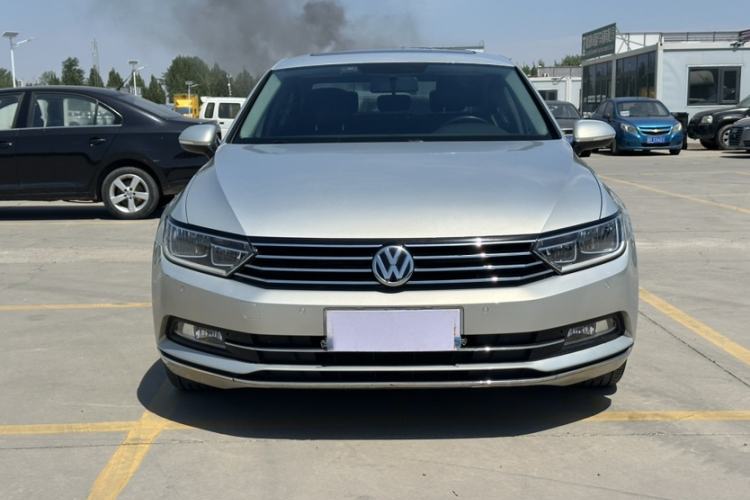Used Volkswagen Magotan 2017 330TSI DSG Leading Model Exterior 3