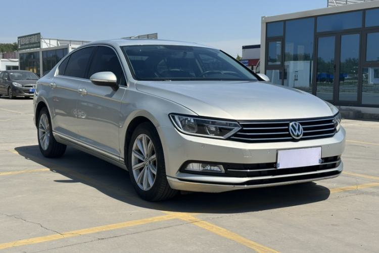 Used Volkswagen Magotan 2017 330TSI DSG Leading Model Exterior 4
