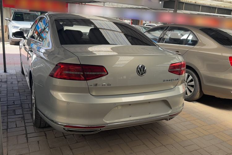 Used Volkswagen Magotan 2017 330TSI DSG Luxury Model Exterior 5
