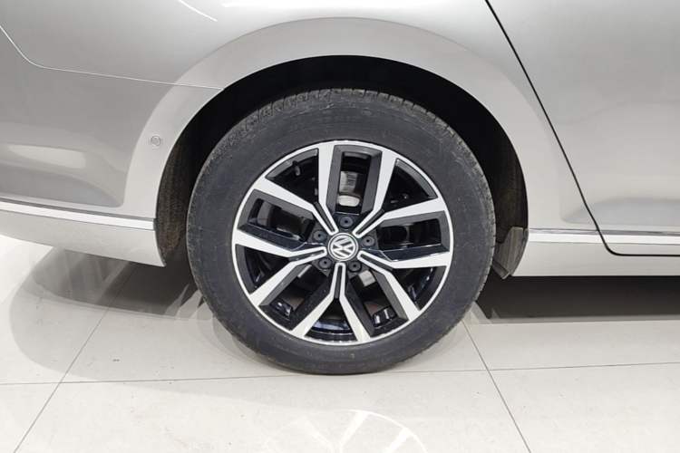 Used Volkswagen Magotan 2017 330TSI DSG Luxury Model Exterior 5