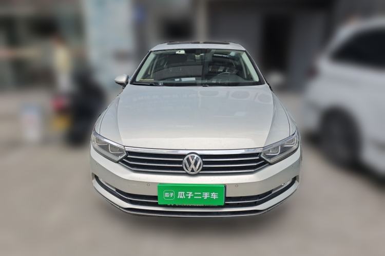 Used Volkswagen Magotan 2017 330TSI DSG Luxury Model Front