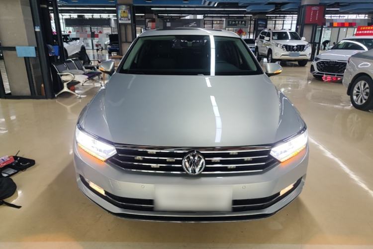 Used Volkswagen Magotan 2017 380TSI DSG Luxury Model Front