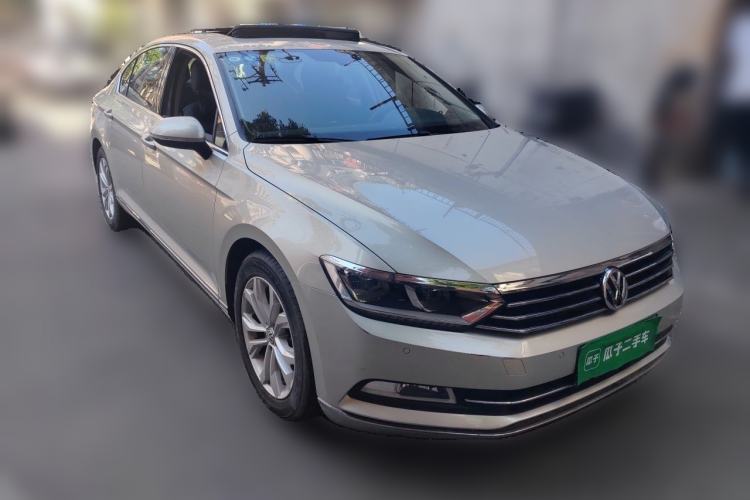 Used Volkswagen Magotan 2017 330TSI DSG Luxury Model Front Right 45 Deg