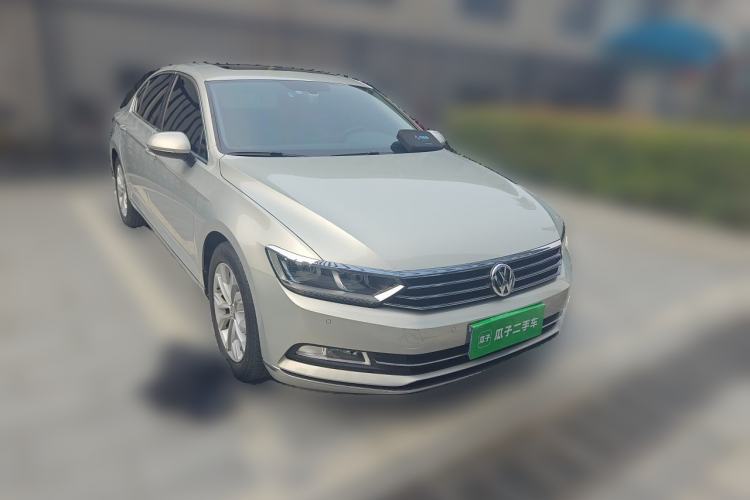Used Volkswagen Magotan 2017 330TSI DSG Luxury Model Front Right 45 Deg