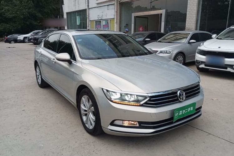 Used Volkswagen Magotan 2017 330TSI DSG Luxury Model Front Right 45 Deg