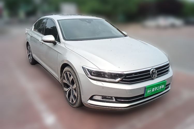 Used Volkswagen Magotan 2017 380TSI DSG Prestige Edition Front Right 45 Deg