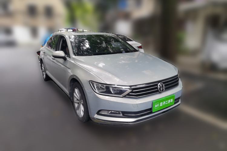 Used Volkswagen Magotan 2017 330TSI DSG Leading Model Front Right 45 Deg