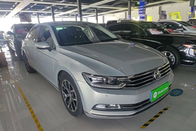 Used Volkswagen Magotan 2017 330TSI DSG Luxury Model Front Right 45 Deg