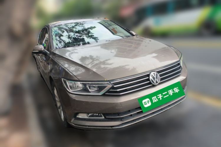 Used Volkswagen Magotan 2017 330TSI DSG Leading Model Front Right 45 Deg