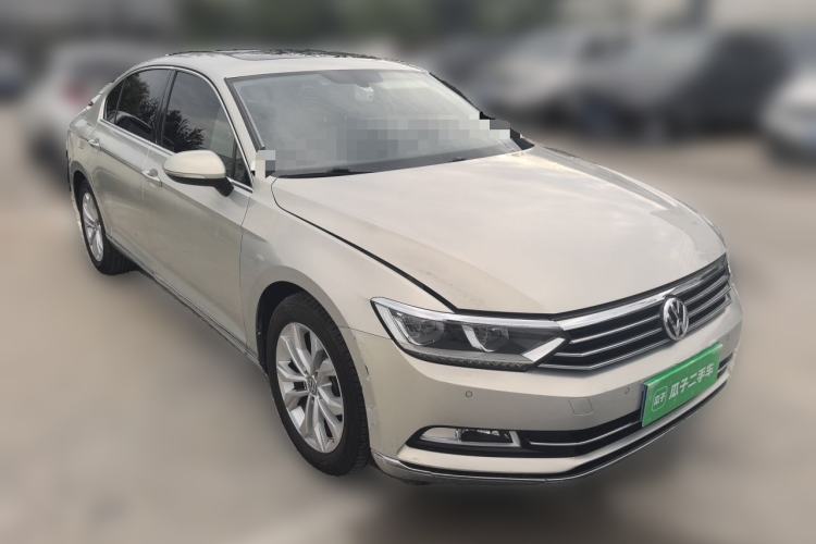 Used Volkswagen Magotan 2017 330TSI DSG Luxury Model Front Right 45 Deg