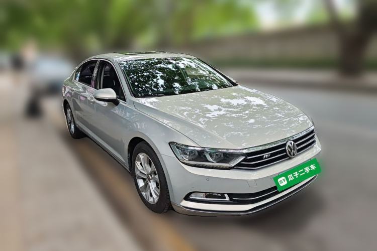 Used Volkswagen Magotan 2017 330TSI DSG Luxury Model Front Right 45 Deg