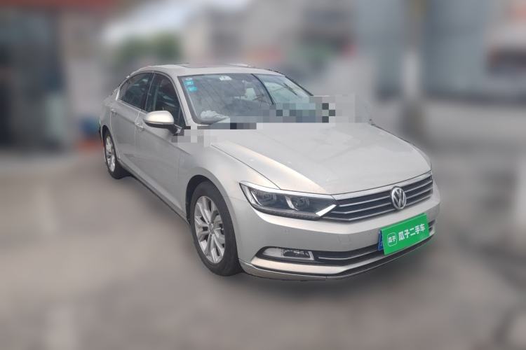Used Volkswagen Magotan 2017 330TSI DSG Luxury Model Front Right 45 Deg