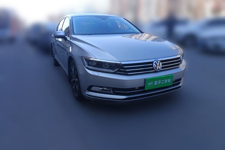Used Volkswagen Magotan 2017 330TSI DSG Luxury Model Front Right 45 Deg