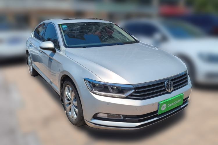Used Volkswagen Magotan 2017 330TSI DSG Luxury Model Front Right 45 Deg