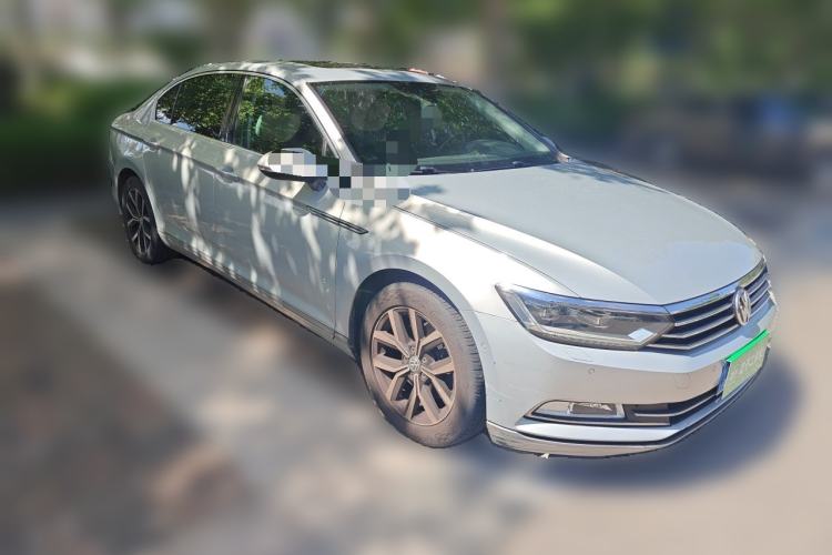 Used Volkswagen Magotan 2017 330TSI DSG Luxury Model Front Right 45 Deg