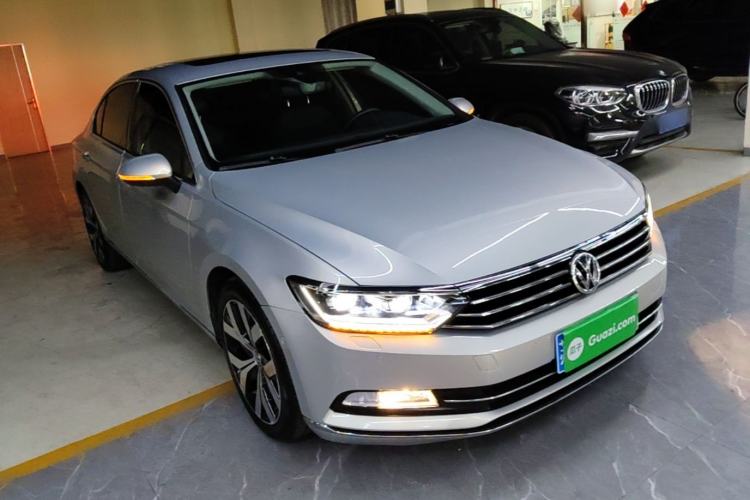 Used Volkswagen Magotan 2017 380TSI DSG Prestige Edition Front Right 45 Deg
