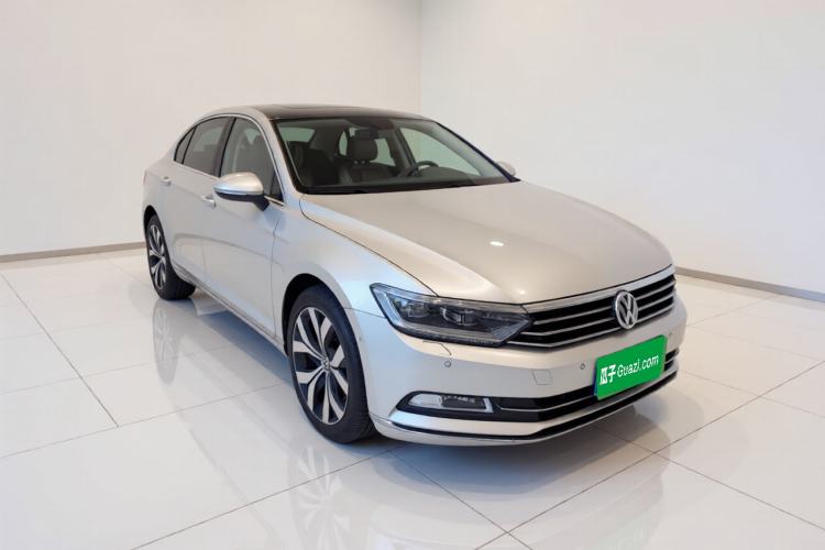 Used Volkswagen Magotan 2017 380TSI DSG Prestige Edition Front Right 45 Deg