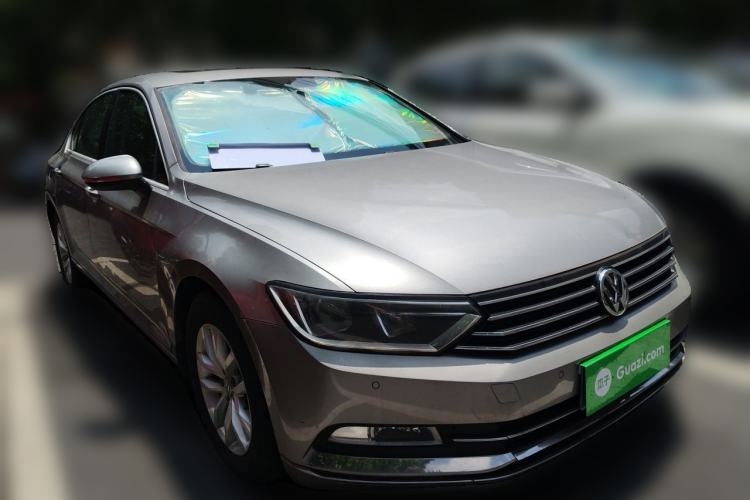 Used Volkswagen Magotan 2017 330TSI DSG Leading Model Front Right 45 Deg