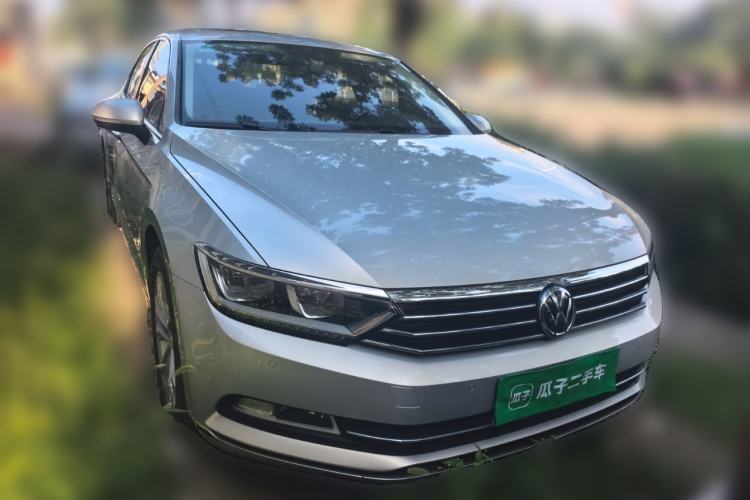 Used Volkswagen Magotan 2017 330TSI DSG Luxury Model Front Right 45 Deg