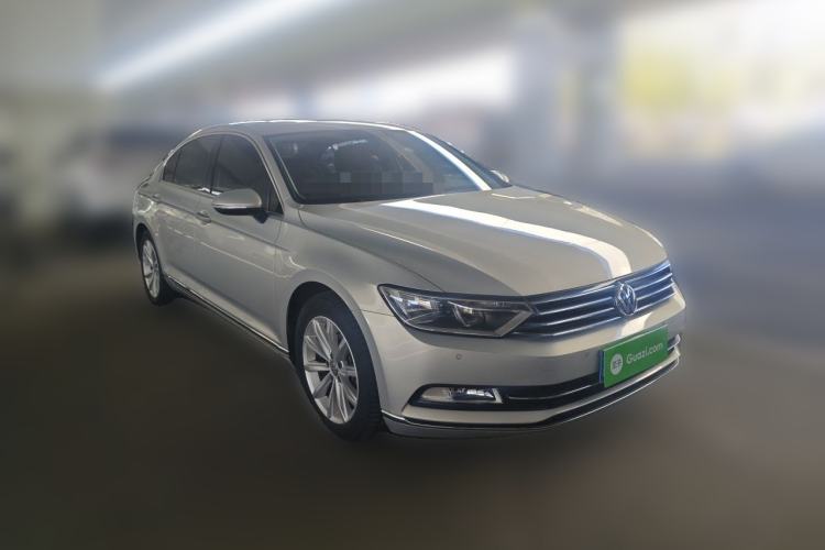 Used Volkswagen Magotan 2017 330TSI DSG Leading Model Front Right 45 Deg