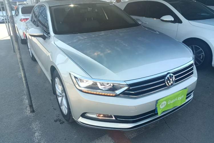 Used Volkswagen Magotan 2017 330TSI DSG Luxury Model Front Right 45 Deg