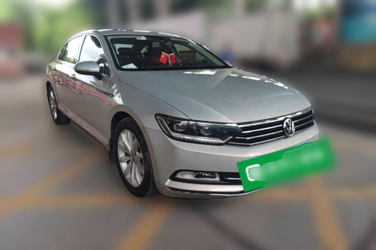 Used Volkswagen Magotan 2017 330TSI DSG Leading Model Front Right 45 Deg