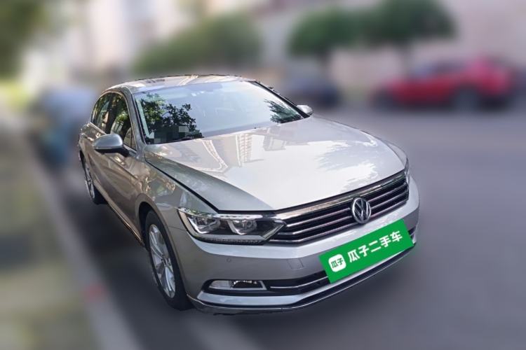 Used Volkswagen Magotan 2017 330TSI DSG Luxury Model Front Right 45 Deg