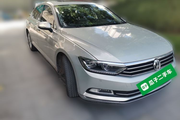 Used Volkswagen Magotan 2017 330TSI DSG Luxury Model Front Right 45 Deg