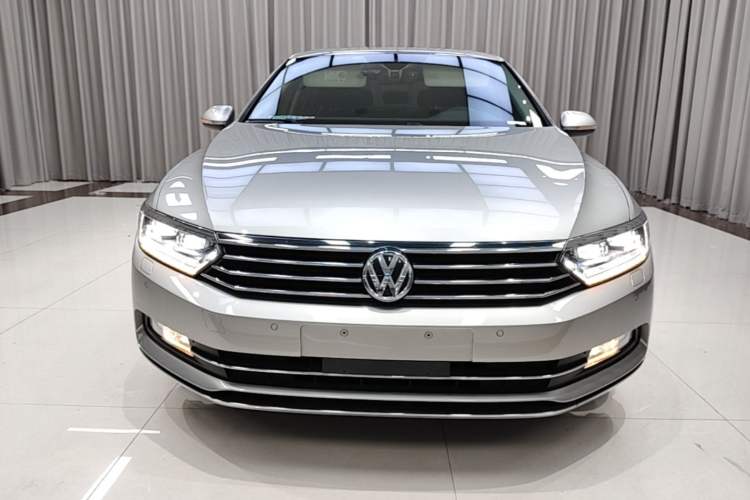 Used Volkswagen Magotan 2017 330TSI DSG Luxury Model Front