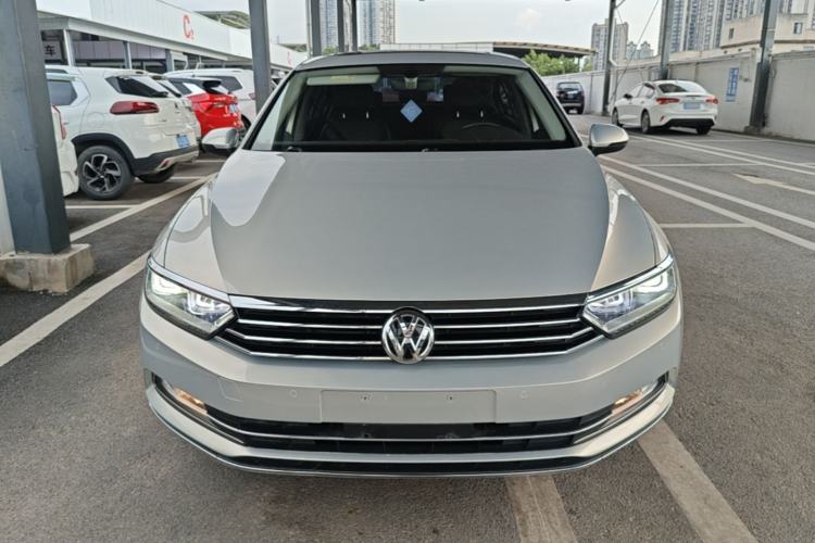 Used Volkswagen Magotan 2017 330TSI DSG Luxury Model Front