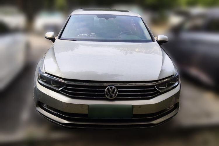 Used Volkswagen Magotan 2017 330TSI DSG Luxury Model Front