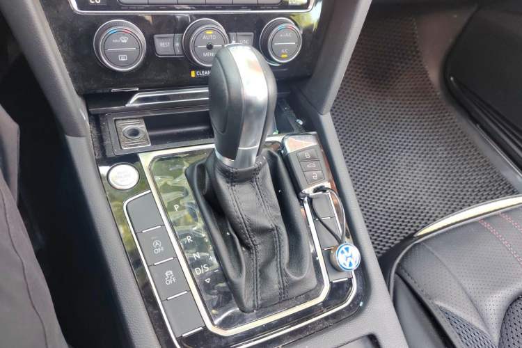 Used Volkswagen Magotan 2017 330TSI DSG Luxury Model Gear Lever